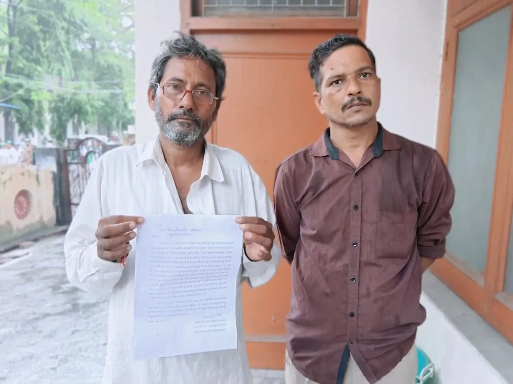 मुजफ्फरनगर: सरकारी बाग से लाखों के दो शीशम के पेड़ चोरी से काटने का आरोप, DM से शिकायत