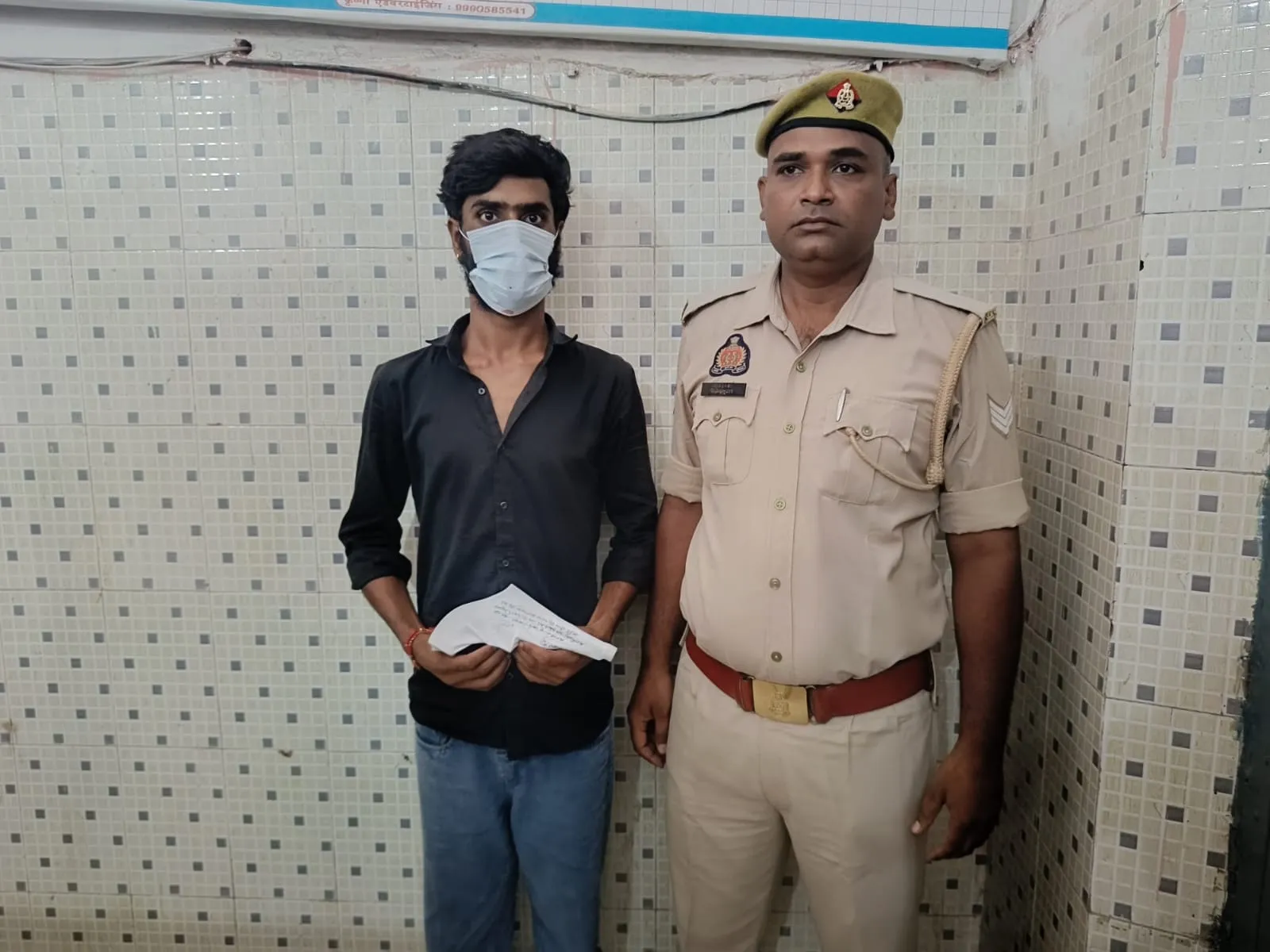 हापुड़ में ‘ऑपरेशन शस्त्र’ का शिकंजा! पुलिस ने बाल अपचारी समेत 2 को दबोचा, 2 तमंचे-कारतूस और बाइक बरामद
