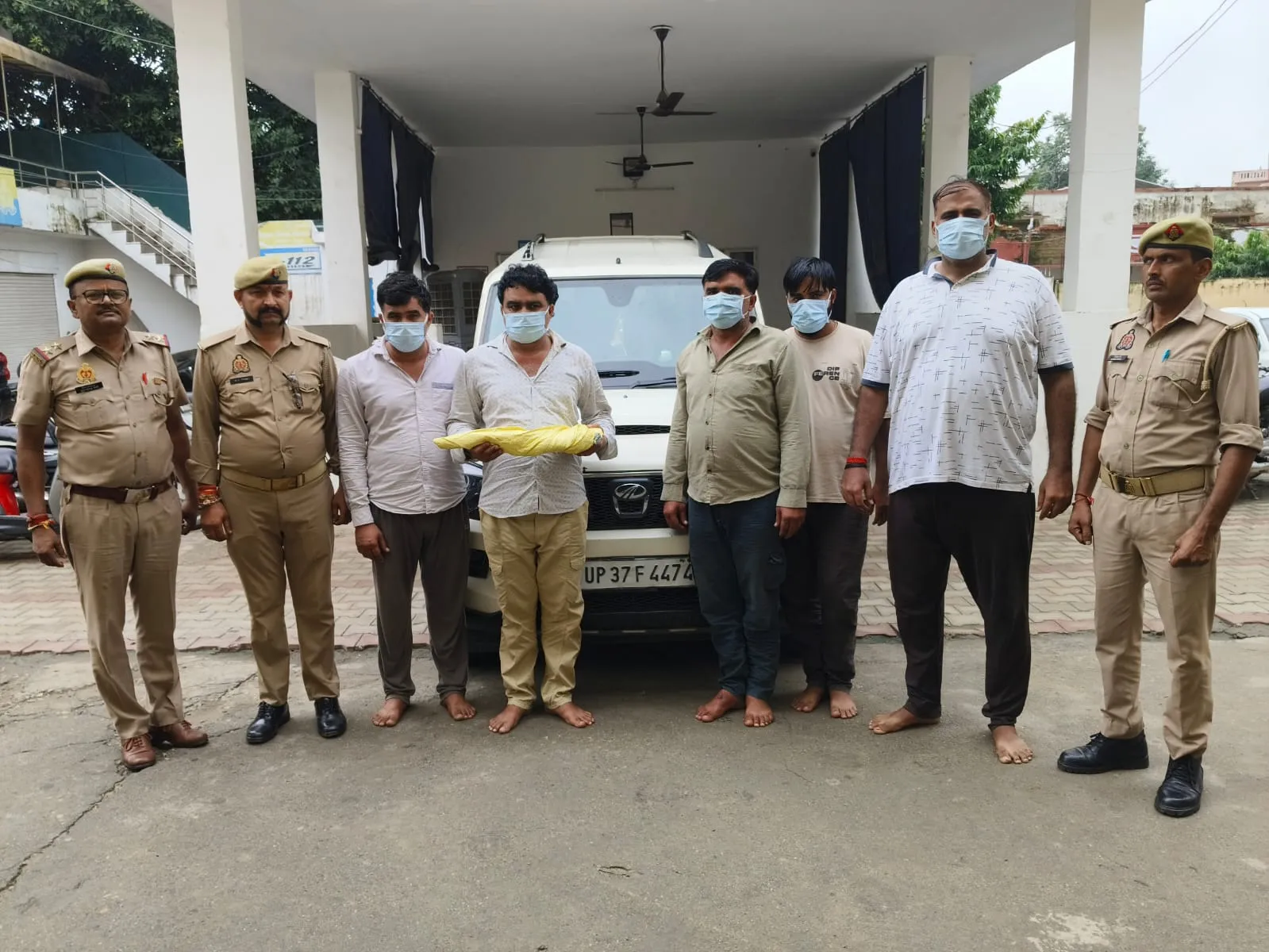 हापुड़ में बाइक टकराने पर बवाल! दो पक्षों में मारपीट-फायरिंग, 5 आरोपी गिरफ्तार; तमंचा, कारतूस और स्कॉर्पियो बरामद