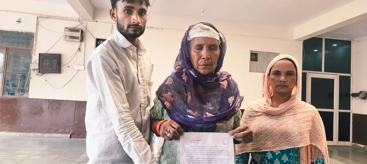 शामली में बुजुर्ग मां पर टूटा बेटे-बहू का कहर! सरिया और धारदार हथियार से हमला करने का आरोप, SP से लगाई गुहार