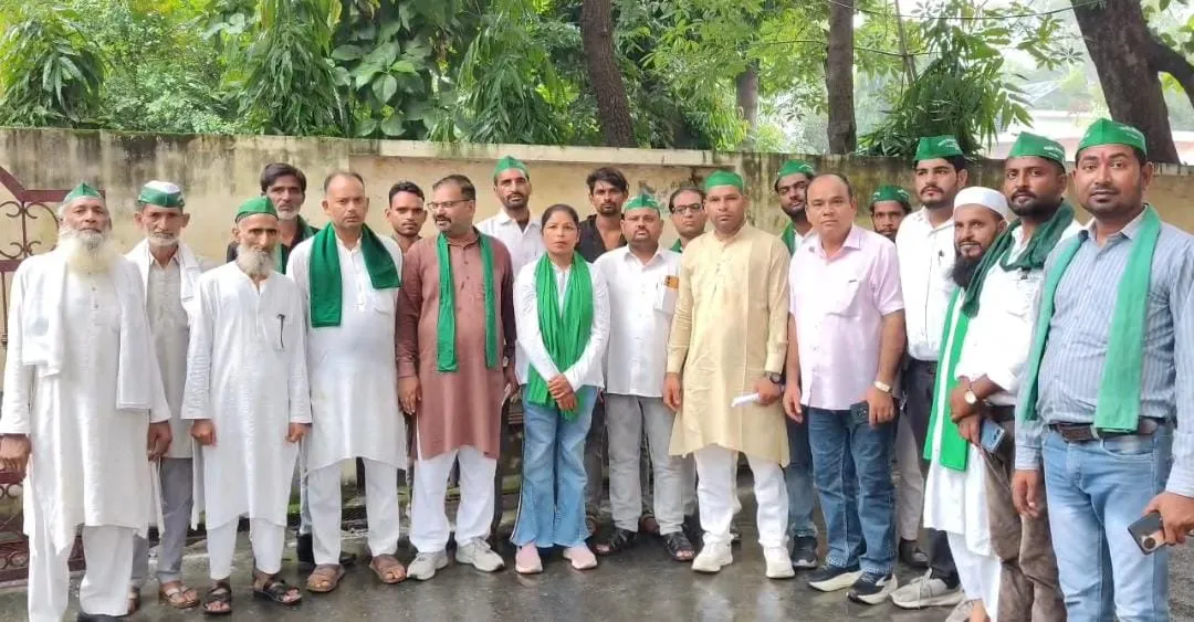 मुजफ्फरनगर में किसान-मजदूरों का डीएम ऑफिस पर प्रदर्शन! 10 मांगों को लेकर राष्ट्रपति के नाम सौंपा ज्ञापन, सरकार से उठाई बड़ी मांगें