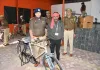 पुलिस और जनता के बीच 'सेतु' हैं चौकीदार: एसएसपी ने साइकिल, नकद इनाम और टॉर्च देकर बढ़ाया मान