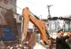 सहारनपुर में अतिक्रमण पर नगर निगम का बुलडोजर: पेपर मिल रोड की चार दुकानें ध्वस्त, तालाब की जमीन कराई मुक्त