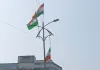 शामली: भिक्की मोड़ पर झुके व उल्टे लटकते तिरंगे, नगर पालिका पर लापरवाही का आरोप