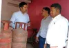 MP में गैस सिलेंडर की कालाबाजारी पर बड़ी कार्रवाई, अवैध भंडारण के खिलाफ छापा, कई सिलेंडर जब्त