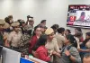 यूएनआई (UNI) पर पुलिस का भारी छापा; बिना नोटिस जबरन खाली कराया गया न्यूज़रुम, पत्रकारों को घसीटकर बाहर निकाला
