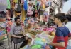 मुरादाबाद में होली से पहले बाजारों में रौनक, खरीदारी को उमड़ी भीड़