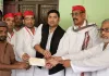 ग्रेटर नोएडा में हल्दौनी हत्याकांड: अखिलेश यादव ने पीड़ित परिवार को भेजी एक लाख रुपये की मदद, सपा नेताओं ने घर जाकर सौंपा चेक