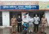 नोएडा: सूरजपुर पुलिस ने ओमीक्रोन-3 सर्विस रोड से तीन बदमाशों को पकड़ा, पिस्टल, कारतूस और चाकू बरामद