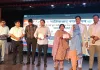 गाजियाबाद में 77 निर्माण श्रमिकों को मिला 21.07 लाख रुपये का लाभ, महापौर ने वितरित किए चेक