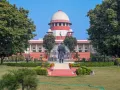 कार्रवाई से बचने को इस्तीफा देने वाले संवैधानिक अधिकारियों की पेंशन-सुविधाओं पर रोक की मांग: सुप्रीम कोर्ट ने केंद्र से मांगा जवाब