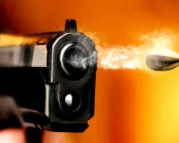 सेंट्रल नोएडा में दर्दनाक घटना: दिल्ली पुलिस के जवान की लाइसेंसी पिस्टल से गर्लफ्रेंड ने खुद को मारी गोली, इलाज के दौरान मौत