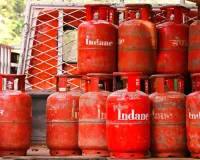 LPG संकट पर सरकार का बड़ा फैसला: होटलों में कोयला-केरोसिन की वापसी,  ग्रामीण क्षेत्रों में सिलेंडर की बुकिंग 45 दिन के अंतराल पर