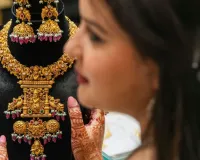 सोना खरीदारों के लिए राहत, चांदी की कीमत भी 16,000 रुपए से अधिक घटी