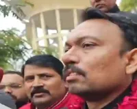 निलंबित सिटी मजिस्ट्रेट अलंकार अग्निहोत्री पहुंचे एटा,शहीद भगत सिंह प्रतिमा पर किये पुष्प अर्पित