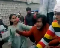 मुरादाबाद में युवक पर अश्लील टिप्पणी का आरोप, पिटाई और जुलूस का वीडियो सामने आया