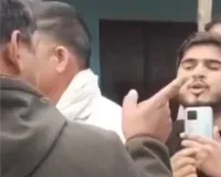 औरैया में पुलिस की बर्बरता कैमरे में कैद, दरोगा ने युवक को मारे थप्पड़, एसपी ने लिया एक्शन