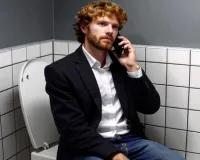 टॉयलेट में मोबाइल इस्तेमाल करने की आदत बिगाड़ देगी सेहत, शरीर बन जाएगा बीमारियों का घर 