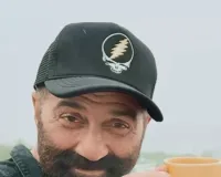 'आज 'बॉर्डर 2' का दिन, न कोई चिंता, न कोई तनाव', मस्ती के मूड में नजर आएं सनी देओल 