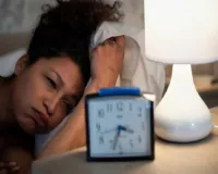 नींद की कमी छीन सकती है चेहरे और बालों की चमक, जान लें इसके बड़े नुकसान 