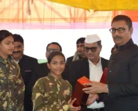 गणतंत्र दिवस पर यीडा सीईओ ने बच्चों को किया सम्मानित, कर्मचारियों का दिलाई शपथ