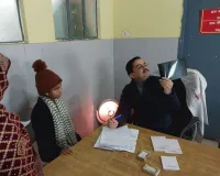 मुजफ्फरनगर: सीएमओ डॉ. सुनील तेवतिया ने खुद संभाली जिला अस्पताल की ओपीडी; खतौली ट्रॉमा सेंटर में दिए सुधार के निर्देश