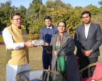 डीआरएम मुरादाबाद ने मुख्यमंत्री से की भेंट, अर्द्धकुंभ व भविष्य की रेल परियोजनाओं पर हुई चर्चा