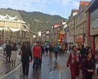 हिमाचल में भारी हिमपात-तूफान का अलर्ट, अवरुद्ध सड़कों और बिजली का बहाली कार्य जारी