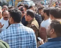 मुजफ्फरनगर में हेलमेट पर 'महाभारत'; पुलिस ने रोका तो भड़क गए सभासद, बीच सड़क हुआ सियासी हंगामा, कपिलदेव तक मामला पहुंचा 