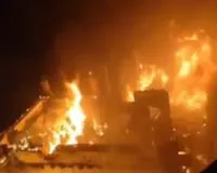 बहादराबाद के सुमन नगर में स्क्रैप गोदाम में भीषण आग, दमकल की कई यूनिटें मौके पर