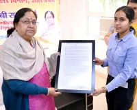 उप्र में अनुकम्पा नियुक्ति के तहत 12 आश्रितों को मिली सरकारी सेवा, कैबिनेट मंत्री ने सौंपे पत्र