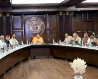 यूपी के 15 लाख शिक्षक व कर्मचारियों के लिए योगी कैबिनेट का फैसला, निजी अस्पतालों में भी कैशलेस इलाज सुविधा