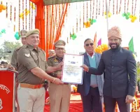 शामली में गणतंत्र दिवस की धूम: जिलाधिकारी ने फहराया तिरंगा, भव्य परेड और मार्चपास्ट से गूंजा जनपद