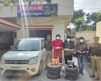 नोएडा पुलिस का बड़ा एक्शन, लग्जरी कारों से टायर-बैट्री चुराने वाला गिरोह दबोचा, हिस्ट्रीशीटर समेत 3 गिरफ्तार