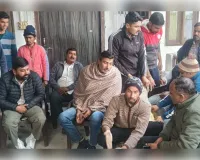 मुजफ्फरनगर में 'नकली' सीमेंट पर बवाल: लिंटर टपकने से किसान का लाखों का नुकसान, ग्रामीणों ने घेरा अल्ट्राटेक का टेक्नीशियन