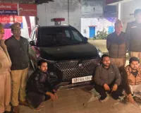 मेरठ के बेगमपुल से बच्चापार्क तक कार से स्टंटबाजी, पुलिस ने पहुंचाया सलाखों के पीछे