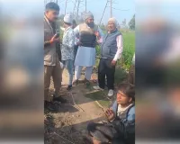 मुज़फ्फरनगर में जंगल में वृद्ध महिला से छेड़छाड़, ग्रामीणों ने आरोपी को दबोचा; हाथ जोड़कर गिड़गिड़ाता रहा युवक