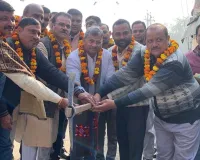 सहारनपुर: महापौर डॉ. अजय कुमार ने अम्बेडकर नगर में सीसी सड़क और नाली निर्माण कार्य का शुभारंभ किया