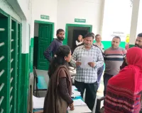 शामली में जिलाधिकारी ने प्राथमिक विद्यालयों का निरीक्षण कर दिए शिक्षा व व्यवस्थाओं संबंधी निर्देश