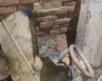 मुजफ्फरनगर: दूधली गांव में फटा गैस सिलेंडर, घर में लगी भीषण आग, लाखों का सामान राख