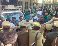 गाजियाबाद कलेक्ट्रेट में किसानों और पुलिस में झड़प, अवैध अतिक्रमण और आवारा पशुओं को लेकर तनाव