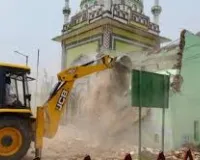 संभल में चला बुलडोजर दरगाह/मस्जिद की दीवार तोड़ने की कार्रवाई से मचा हड़कंप