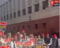 आर्थिक समझौते पर सियासी बवाल, सपा का जोरदार प्रदर्शन