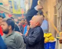 वृंदावन के बांके-बिहारी मंदिर में खूनी संघर्ष: पुजारी ने डंडे से पीटकर श्रद्धालु का सिर फोड़ा