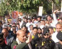 नोएडा डीएनडी पर भाजपा कार्यकर्ताओं ने भव्य स्वागत किया, राजनाथ सिंह पहुंचे ग्रेटर नोएडा