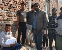 मुजफ्फरनगर में इंसानियत शर्मसार: श्मशान घाट के पास झाड़ियों में मिली एक माह की मासूम की लाश, आवारा कुत्तों ने नोचा शरीर