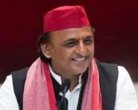 भइया एक फोटो हो जाए! – शादी में महिला की बात पर मुस्कुराए अखिलेश यादव