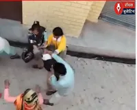 पुलिस सामने… और सड़क बनी ‘रिंग’! मेरठ में मारपीट का VIDEO वायरल
