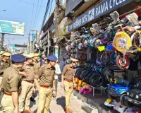 मुजफ्फरनगर: शिव चौक से अस्पताल तिराहे तक एसपी ने खुद हटवाया अवैध कब्जा; व्यापारियों को दी सख्त चेतावनी