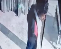 शामली में दुकान से सदका और जकात का डब्बा चोरी, चोर CCTV में कैद